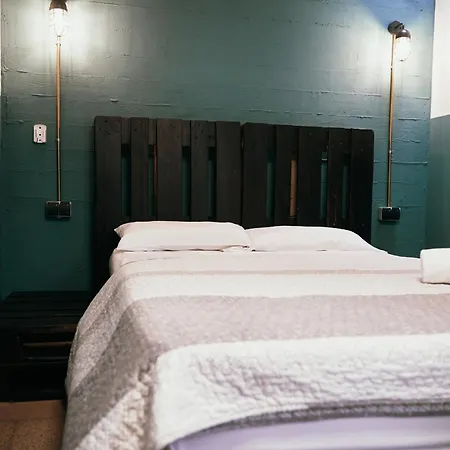 Loft Group Albergue