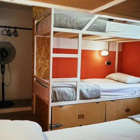 بيت شباب Loft Group *