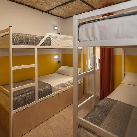 بيت شباب Loft Group يوريت دي مار